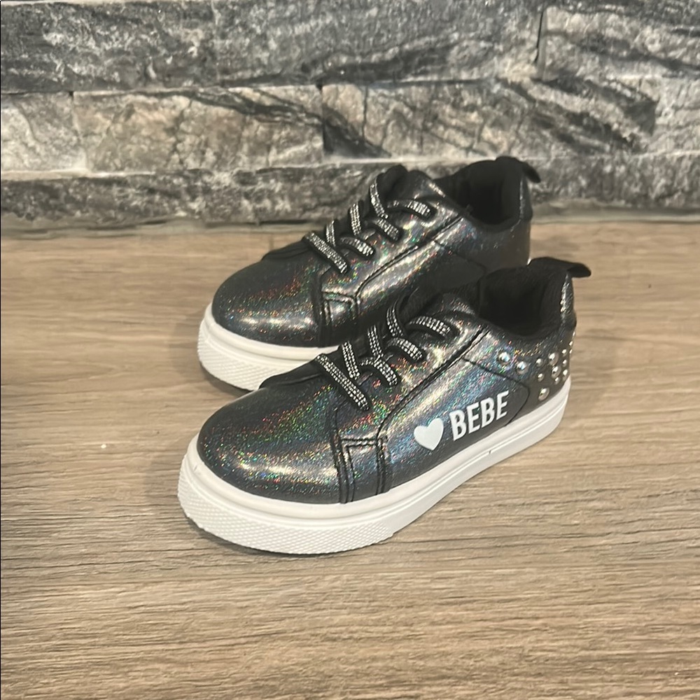 NWOT Bebe Girl Charcoal Gray Glitter Sneakers Sleek Modern Design Size‎ 5